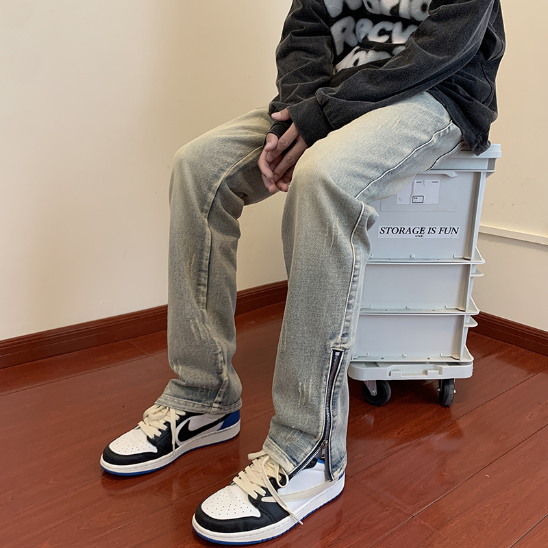 超有特点的一款拉链开衩牛仔裤