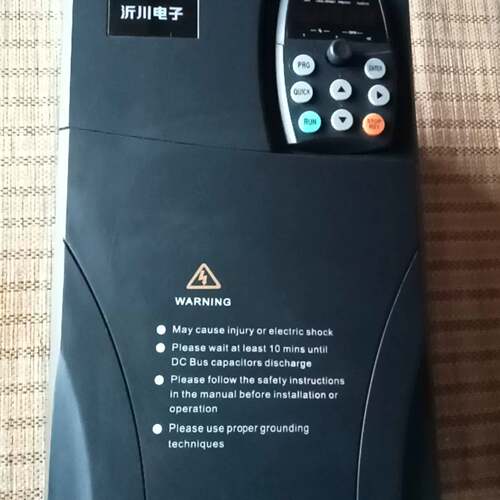 可维修沂川变频器丫C580N-022G/030P-4议价
