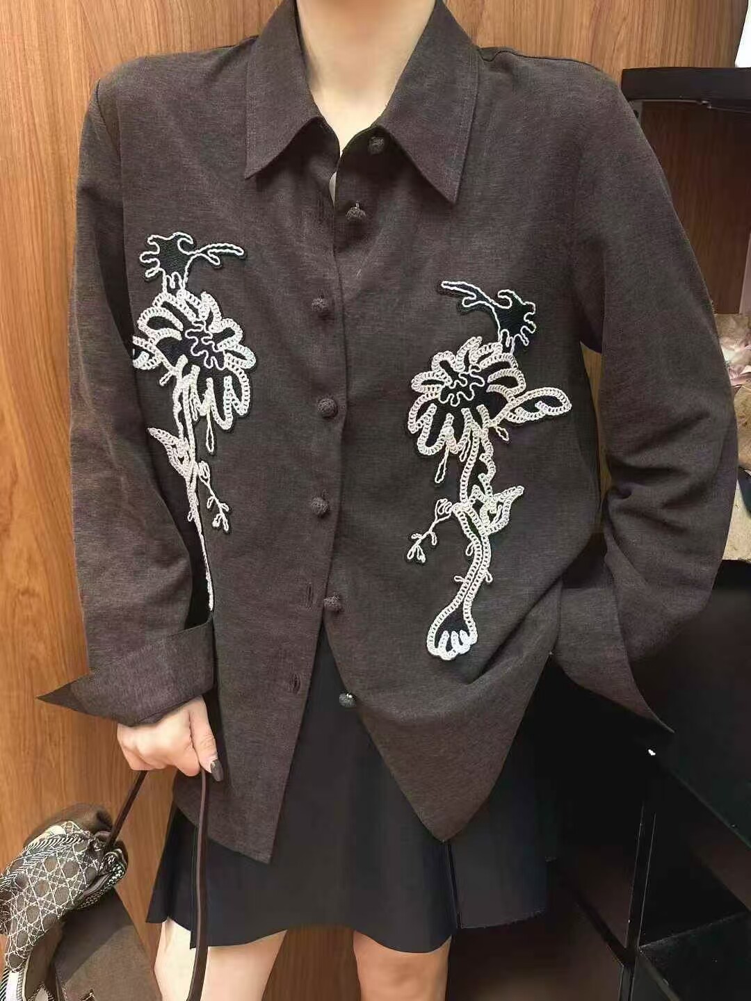 专注中高端女装清货2025年秋冬款Milan+polo领刺绣洋气减龄衬衫