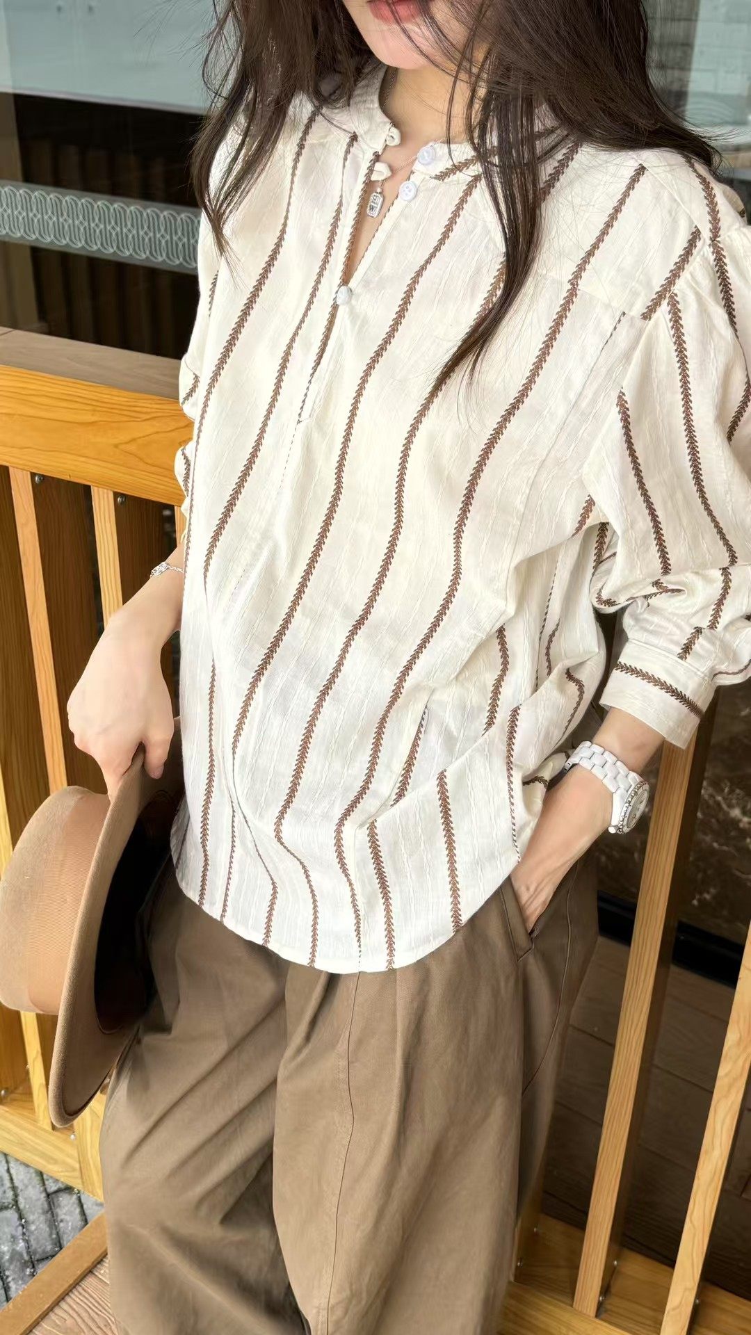 专注中高端女装清货2025年秋冬款U范+简约显瘦竖条纹洋气减龄衬衫