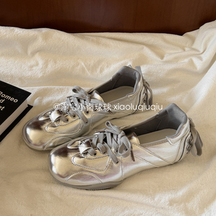 银色芭蕾德训鞋夏季女鞋2026新款今年流行爆款休闲板鞋百搭单鞋潮