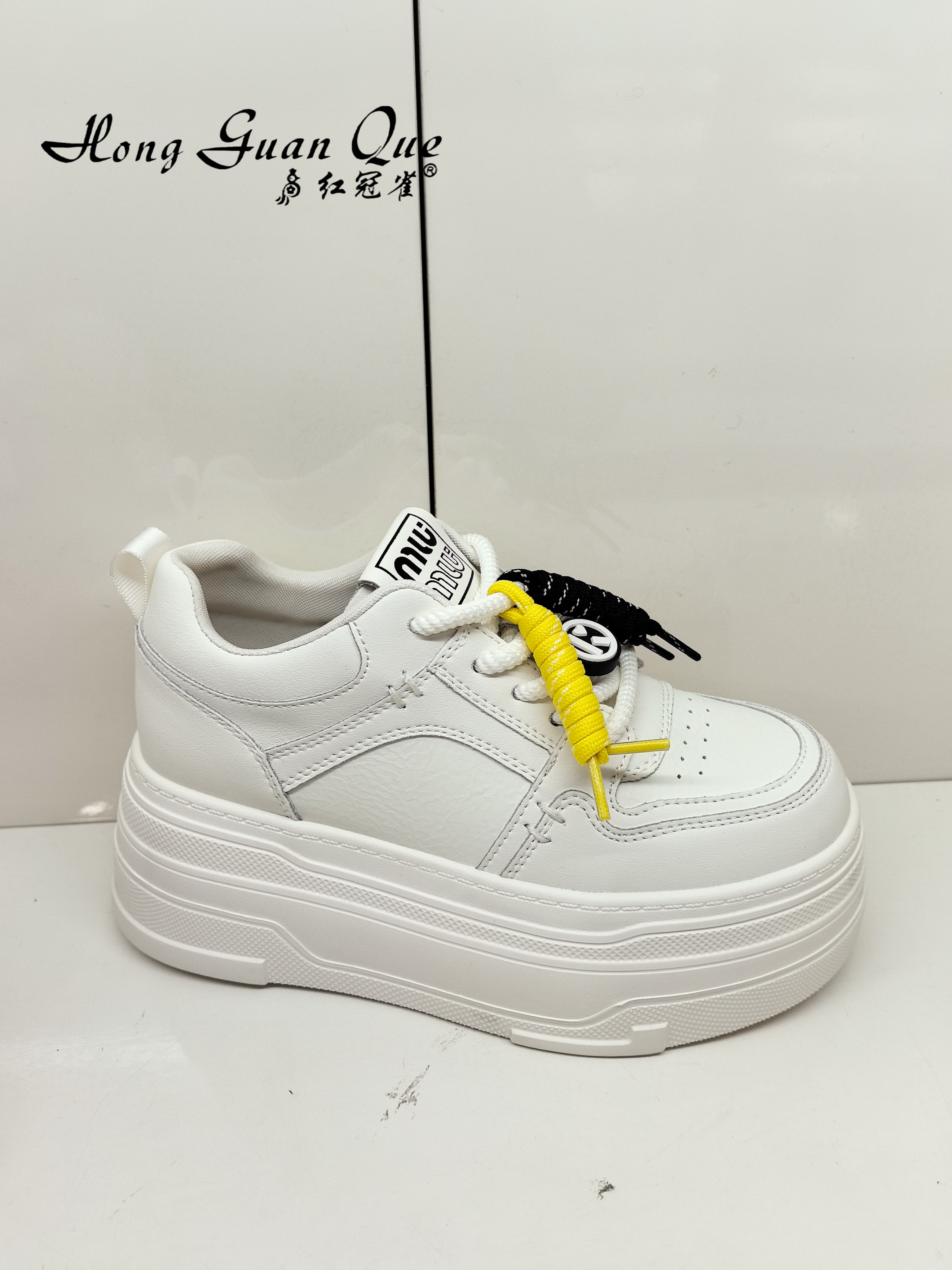 红冠雀女鞋2025秋季新款时尚休闲百搭女单鞋女低跟鞋女皮鞋5709