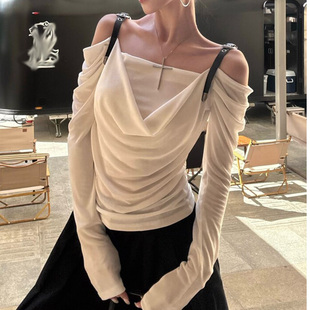 上衣chic T恤一字肩辣妹修身 甜美春秋新款 设计感荡领皮质肩带长袖