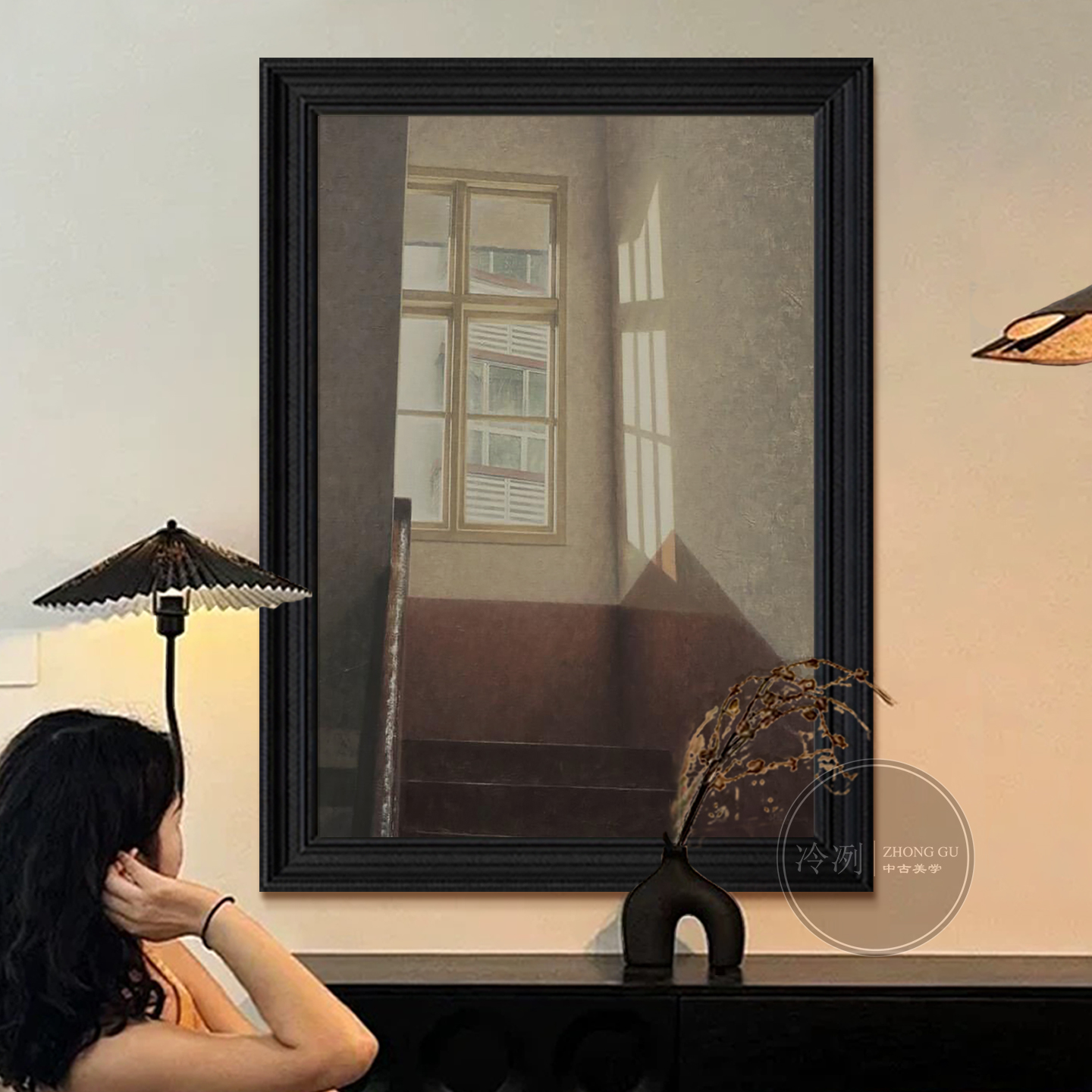拾光隅影》中古风楼梯窗边光影纯手绘油画客厅挂画酒店玄关装饰画图片