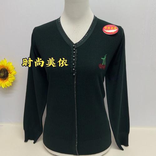 中老年妈妈装V领排扣针织