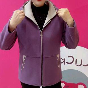 中老年女装外套洋派妈妈休闲新款连帽短款宽松上衣妈妈装高端大气