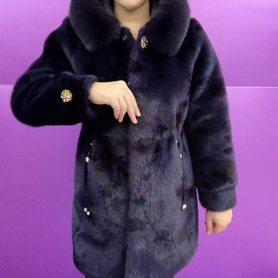 高街风连帽仿皮毛一体外