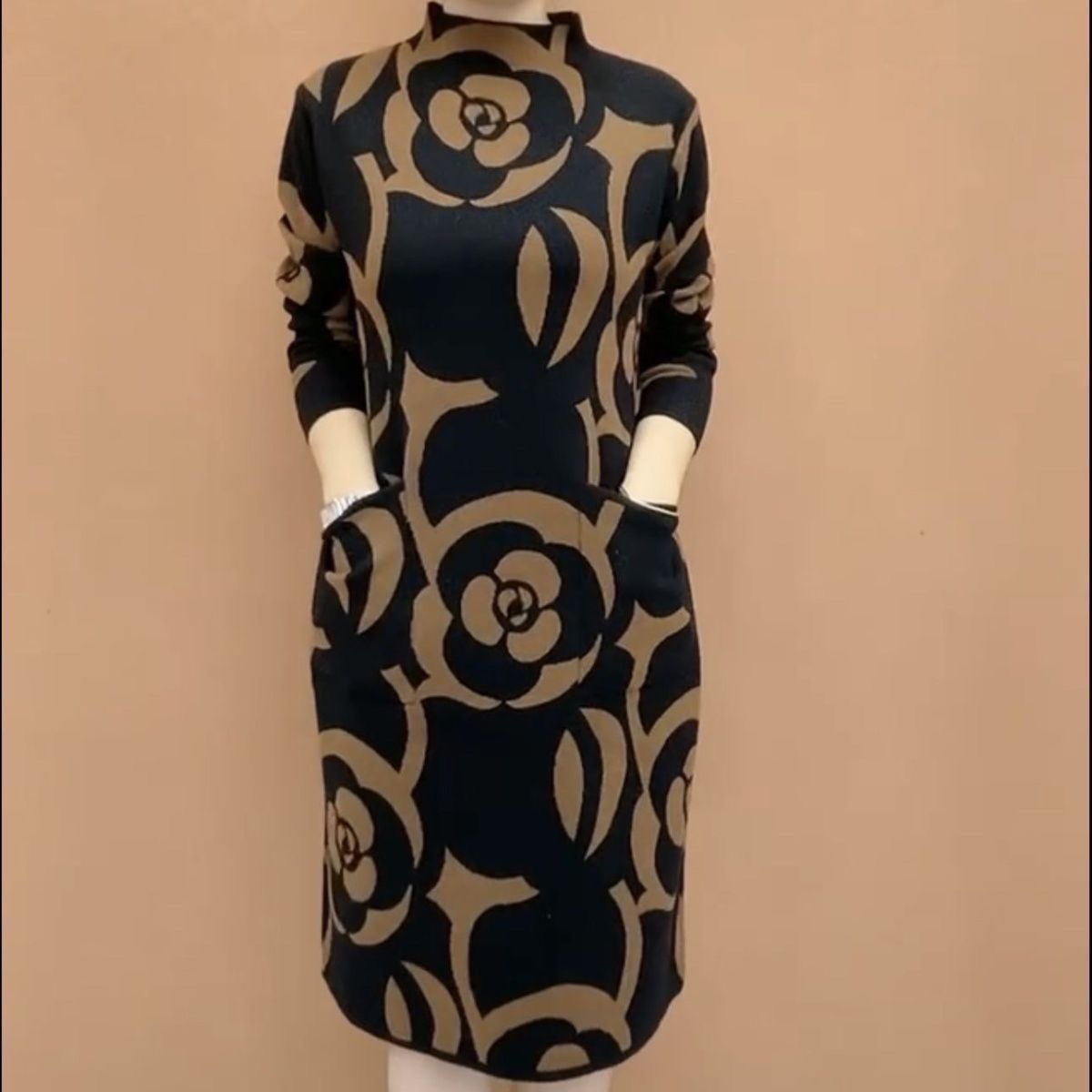 欧美风花卉印花连衣裙女秋冬新款宽松大码减龄遮肉立领长袖裙