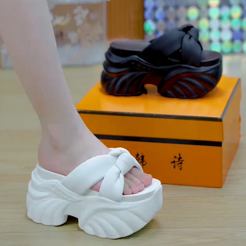 小个子蝴蝶结厚底凉拖鞋