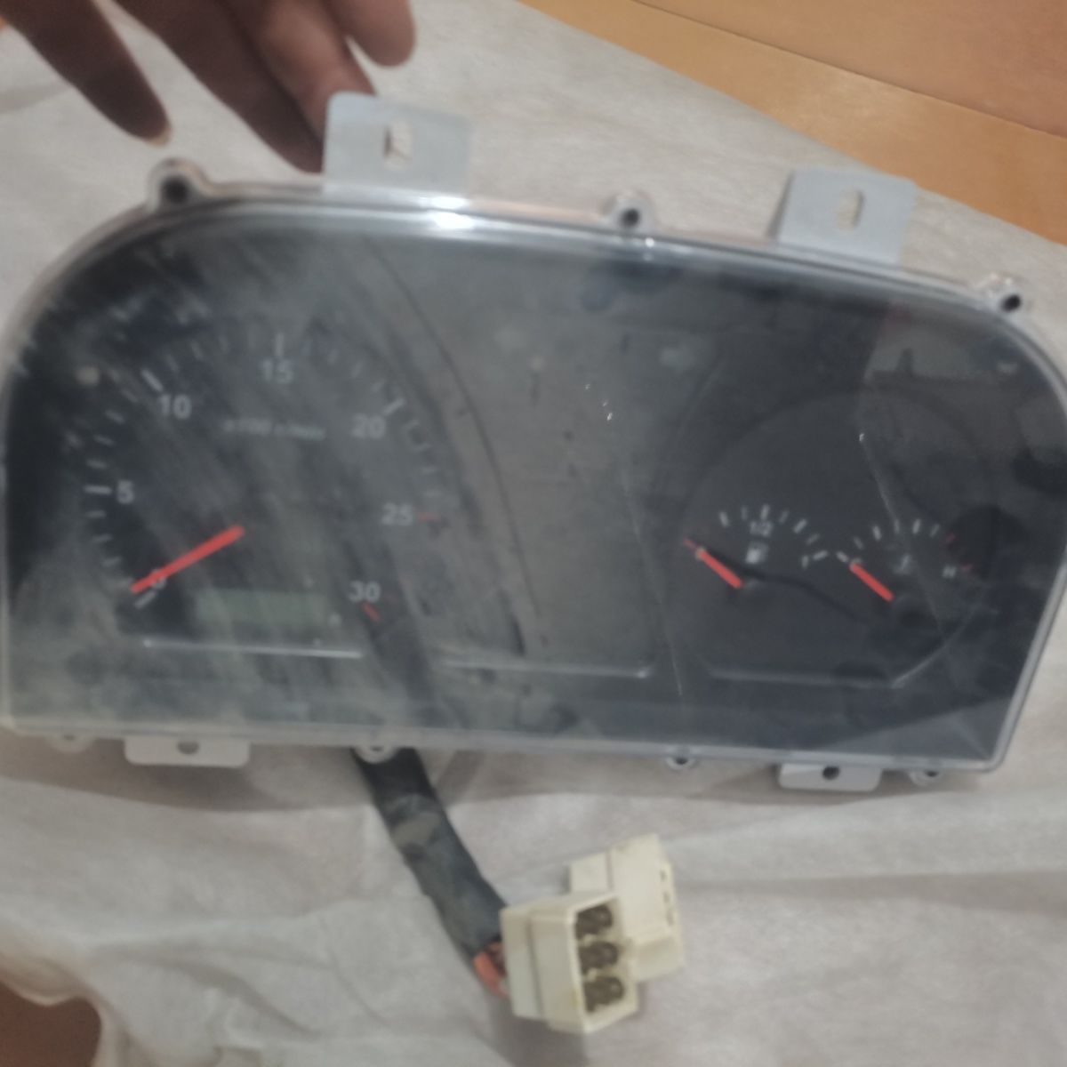 瑞泽中工奔野拖拉机配件:554仪表总成12V插头8×9