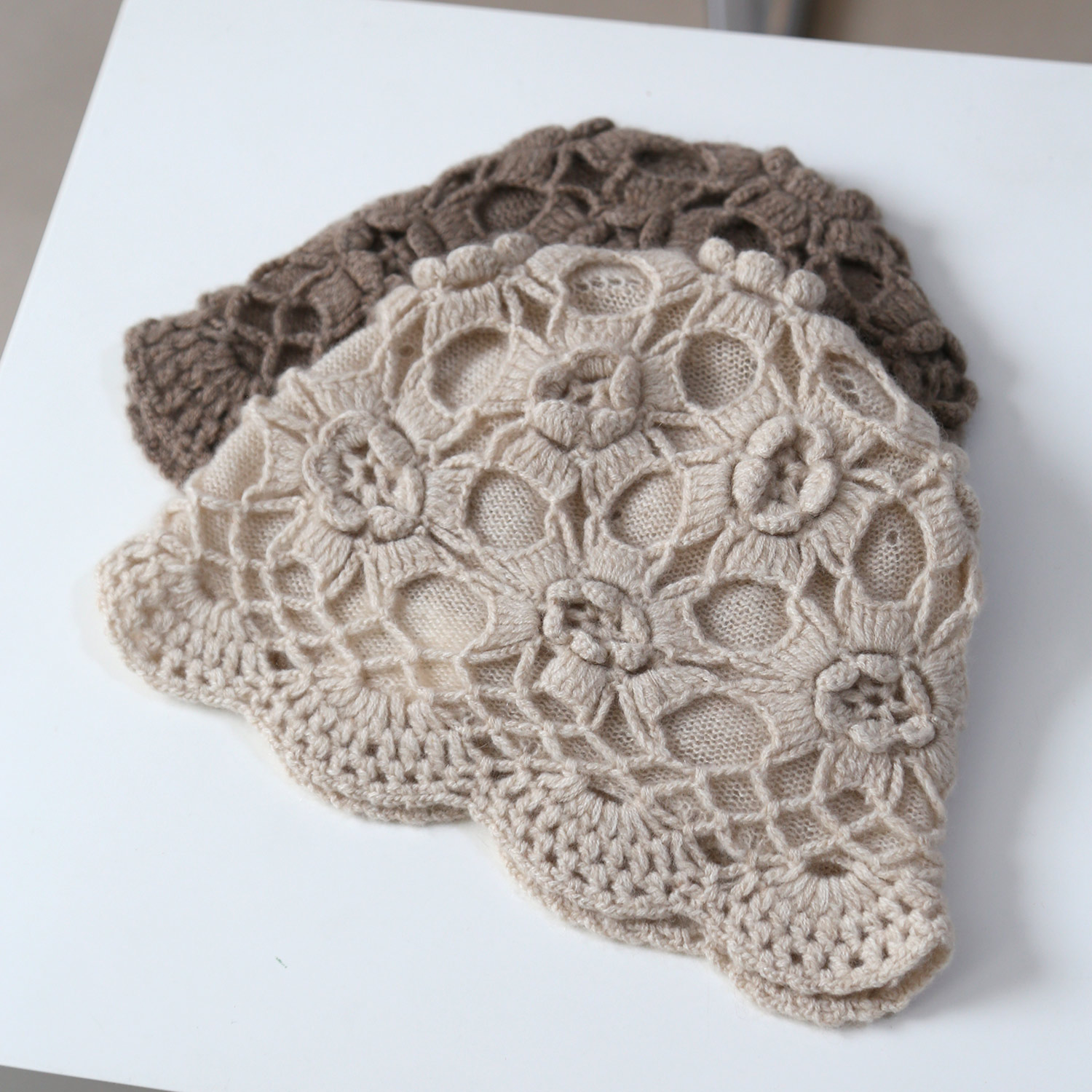 羊绒双层蕾丝钩花针织包头帽简约