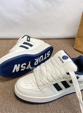 情侣款白深蓝拼色面包鞋男ins潮2026春季新款百搭休闲运动板鞋女