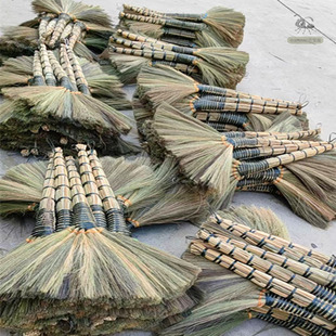 云南苗族老人手工制作天然芒草扫把家用软毛魔术扫帚笤帚扫地扫灰