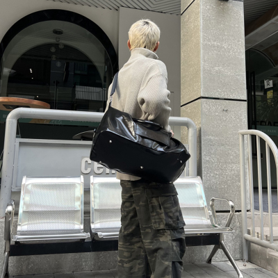 NIN高级感皮质大容量斜挎腋下手提运动休闲大包男女街头旅行