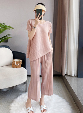 H褶皱一生套装新款宽松减龄遮肉大码气质时尚简约压褶两件套