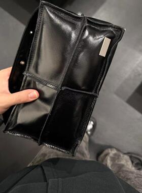 THREE新品网红同款时尚百搭方形海绵手缝线牛皮凹造型单肩斜挎包