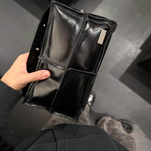 方形海绵手缝线牛皮凹造型包