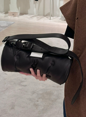 THREE新品网红同款时尚百搭暗黑海绵枕头牛皮设计休闲单肩包包