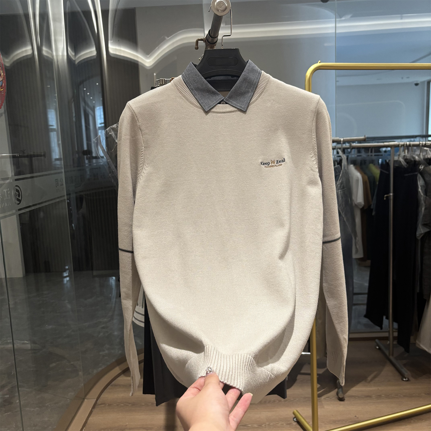 H家假两件男士衬衫领刺绣针织衫