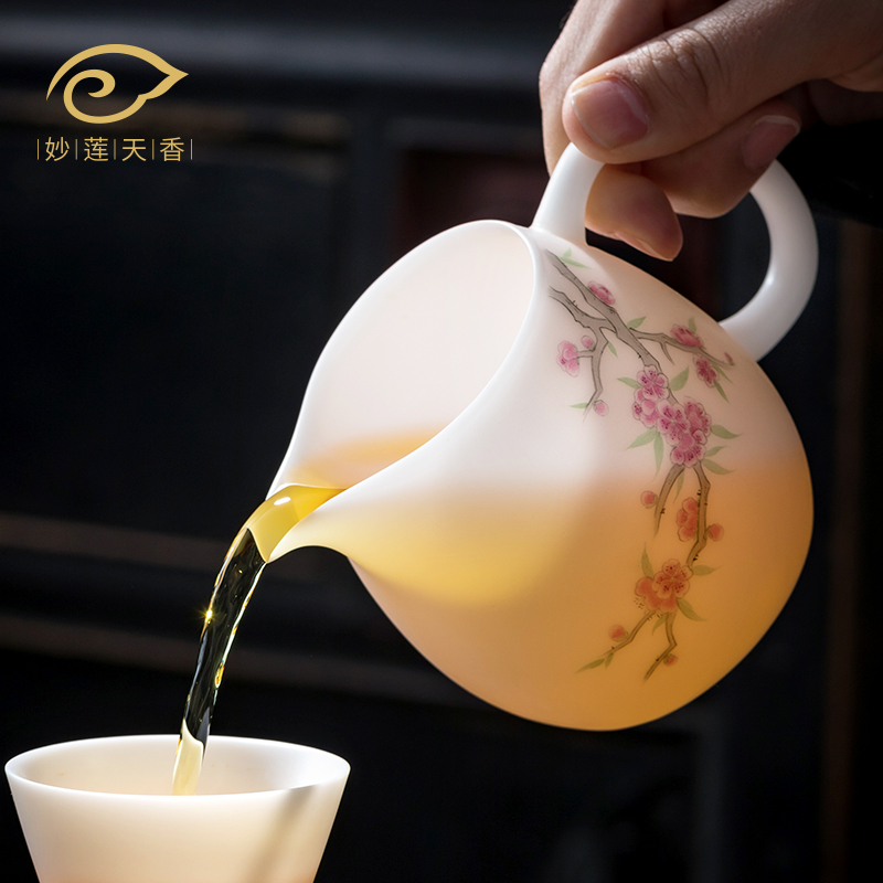 高档手绘桃花冰种玉瓷公道杯