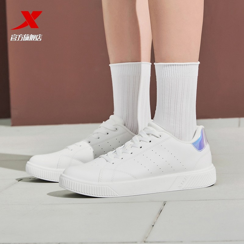 特步网球板鞋情侣绿尾小白鞋女士2025夏季休闲鞋轻便透气运动鞋男