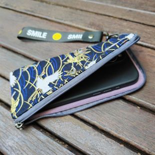 6.7英寸适用华为mate70 pro手机防尘套手机棉布手腕拉链包女防刮