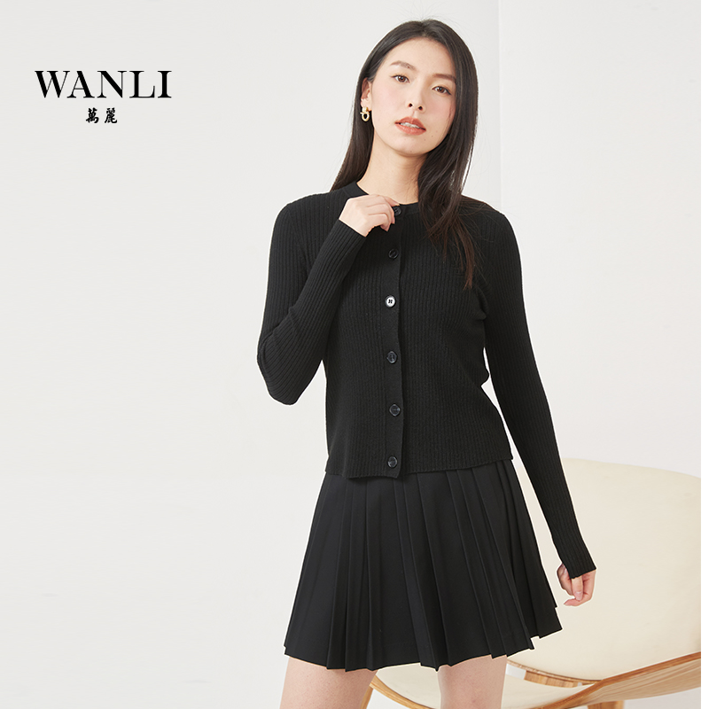 万丽涤纶纽扣开衫圆领百搭毛衫