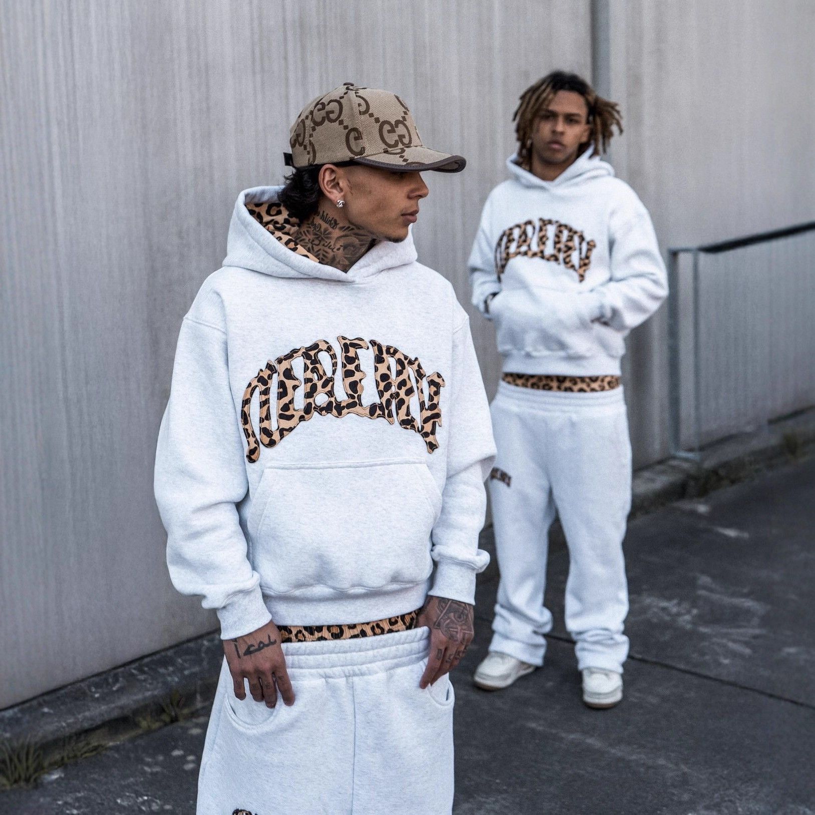 欧美跨境秋冬新款亚马逊男女同款连帽内衬豹纹字母刺绣卫衣套装