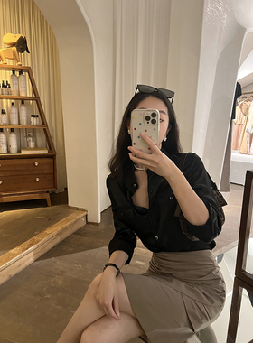 GFJLABO财阀千金显瘦时髦光泽感醋酸缎尖领多袋长袖修身衬衫女新