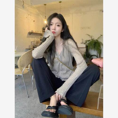 V领针织开衫女螺纹坑条打