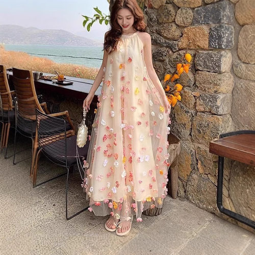 法式海边度假风洋气立体花朵挂脖连衣裙女2026夏季绝美仙女长裙子