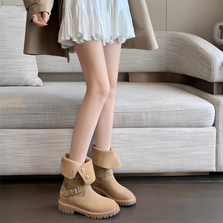无注册商标复古翻边短靴