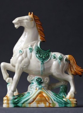 精选唐三彩马g陶瓷马摆件赤兔马工艺礼品客厅装饰品送礼新中式桌