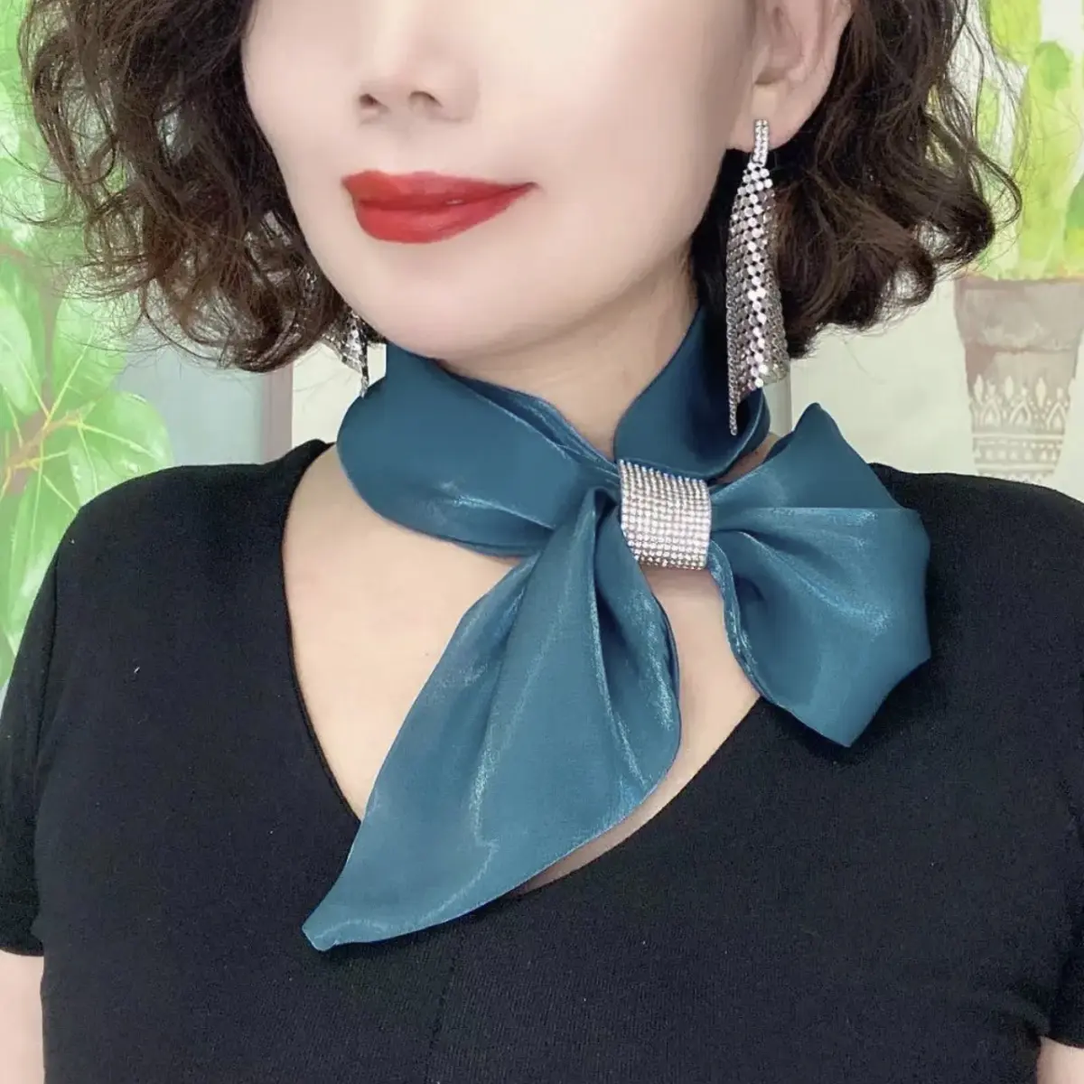 丝巾小长条网红同款闪钻气质围巾百搭夏季薄窄围脖防晒护颈领巾女