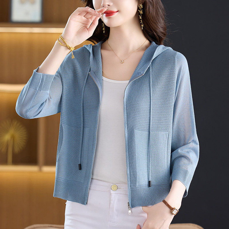 短款连帽冰丝外套时尚高级感拉链针织开衫外搭薄款气质防晒衣新款
