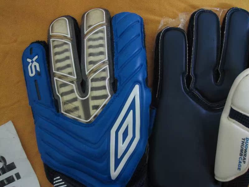 Gants de football UMBRO   - Ref 2590367 Image 2