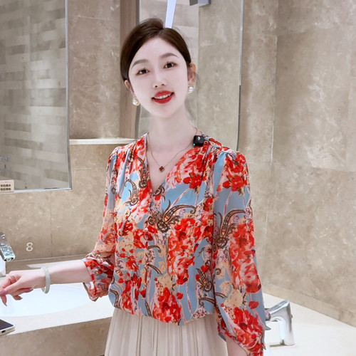 现货 风旅铃兰~时尚V领百搭夏款中袖显瘦宽松T恤上衣印花遮肚小衫