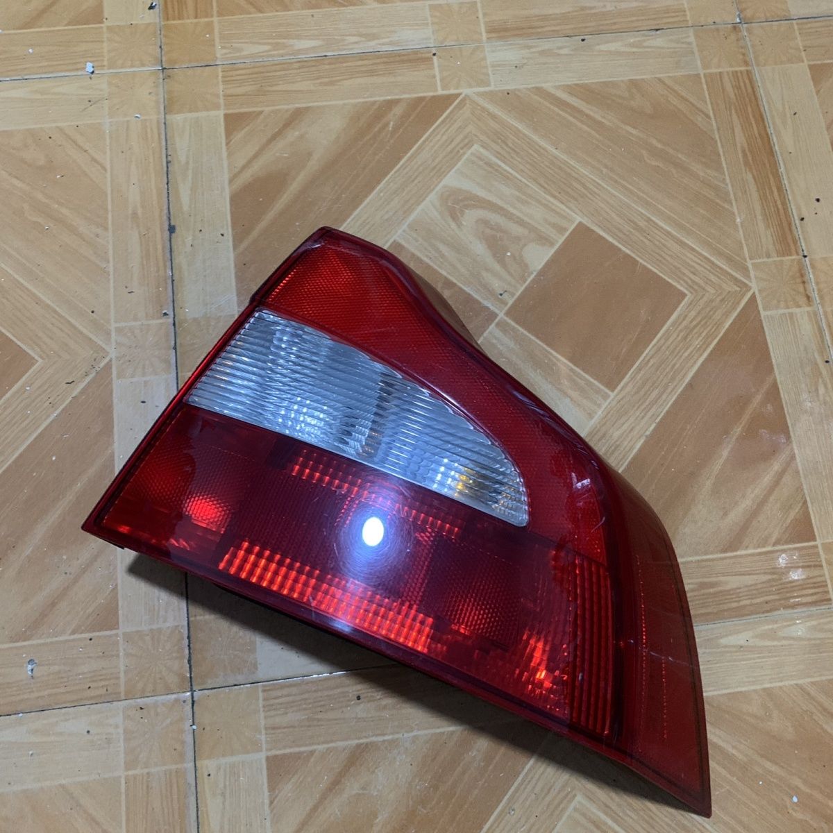 沃尔沃S80尾灯后尾灯