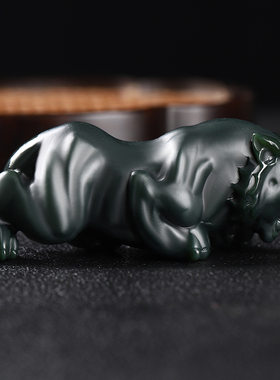 新疆和田玉青玉细料生肖虎手把件