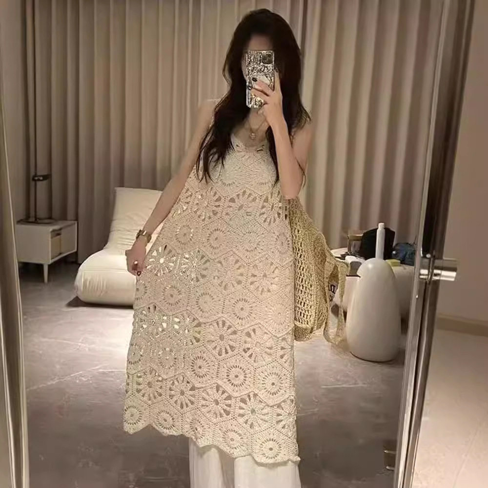 法式钩花镂空针织吊带连衣裙女夏宽松叠穿罩裙海边度假无袖背心裙