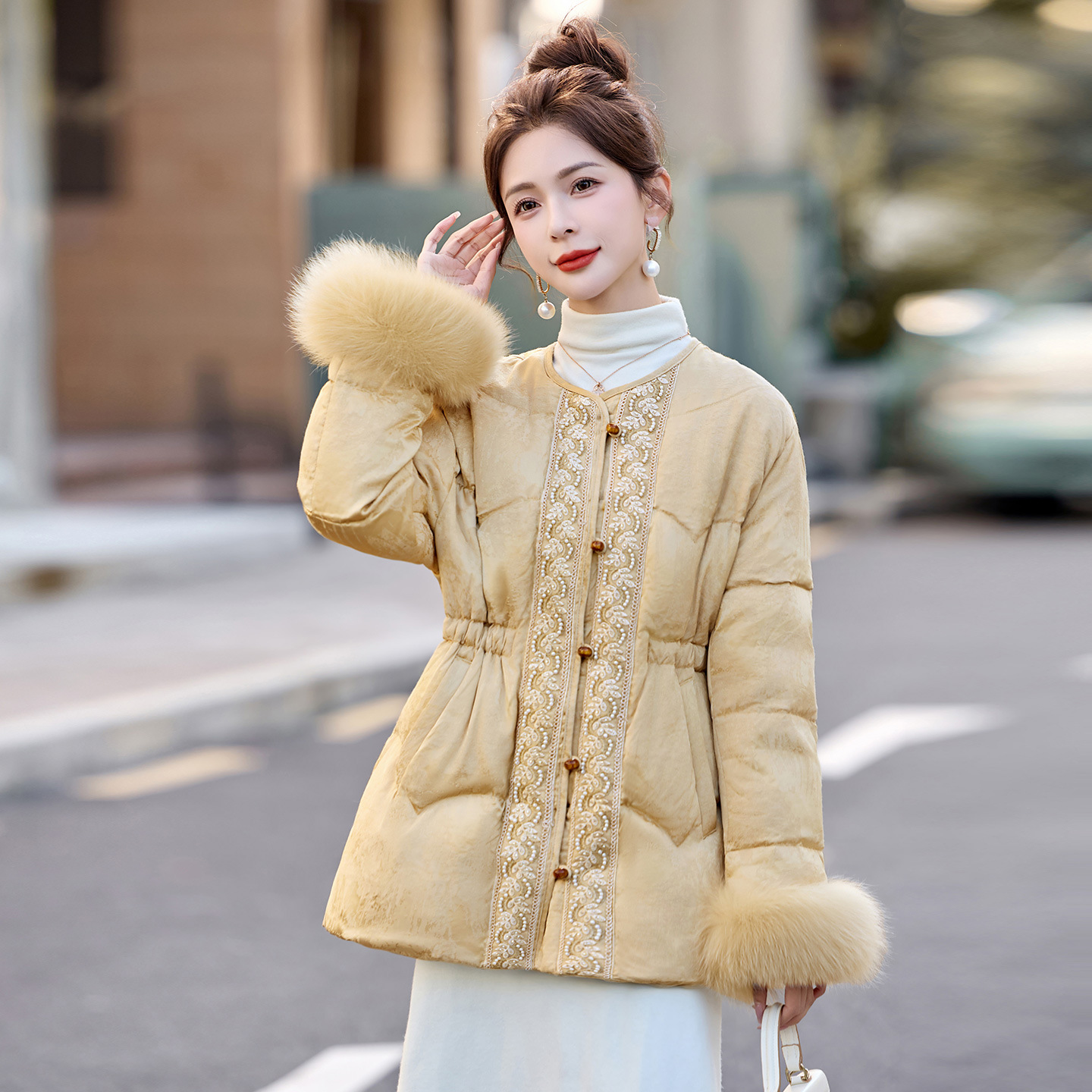 罗芬 故事面料女装官方新中式国风刺绣羽绒服女2025冬季新款超好