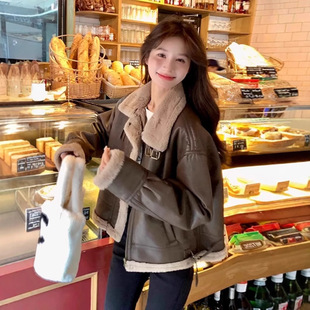 罗芬 故事面料女装官方咖色复古机车羊羔毛外套女冬2025新款美拉