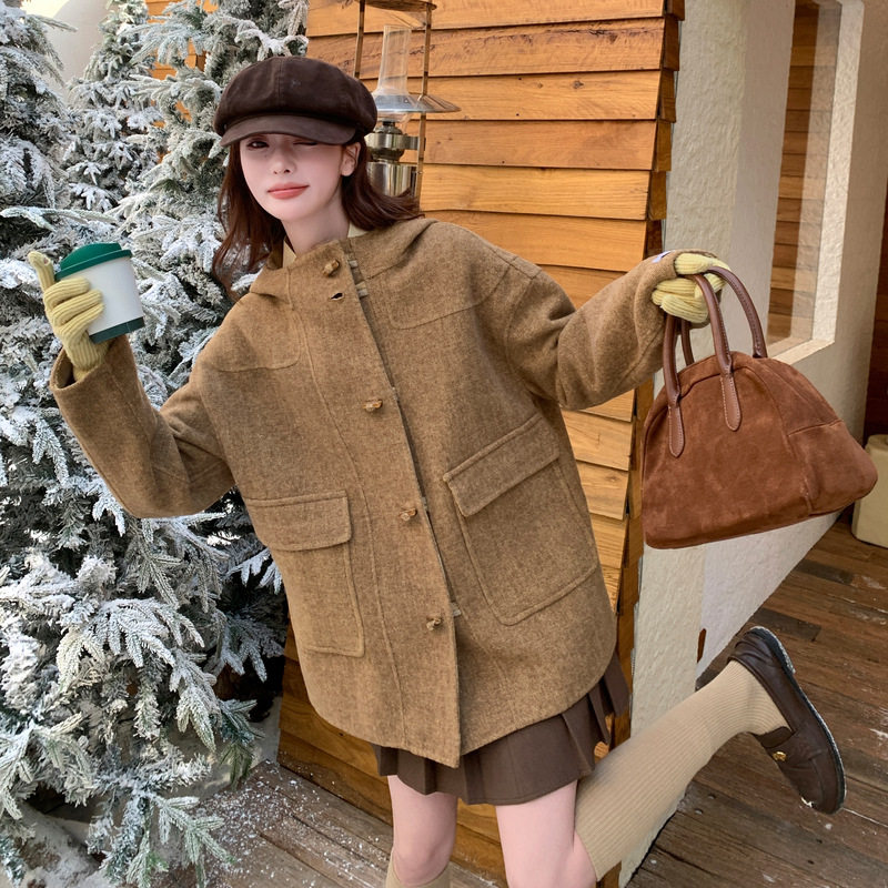 罗芬 故事面料女装官方实拍学院风连帽牛角扣时尚毛呢外套2025新,女装/女士精品,羽绒服,淘宝优惠券,粉丝福利购,淘宝优惠卷