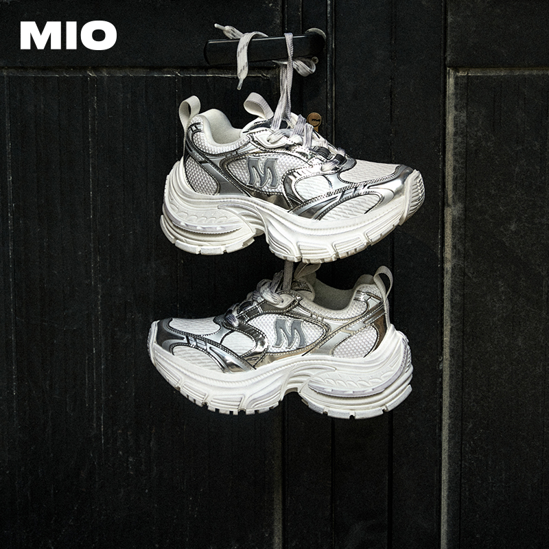 微翘上包圆头  赋予充裕脚掌空间