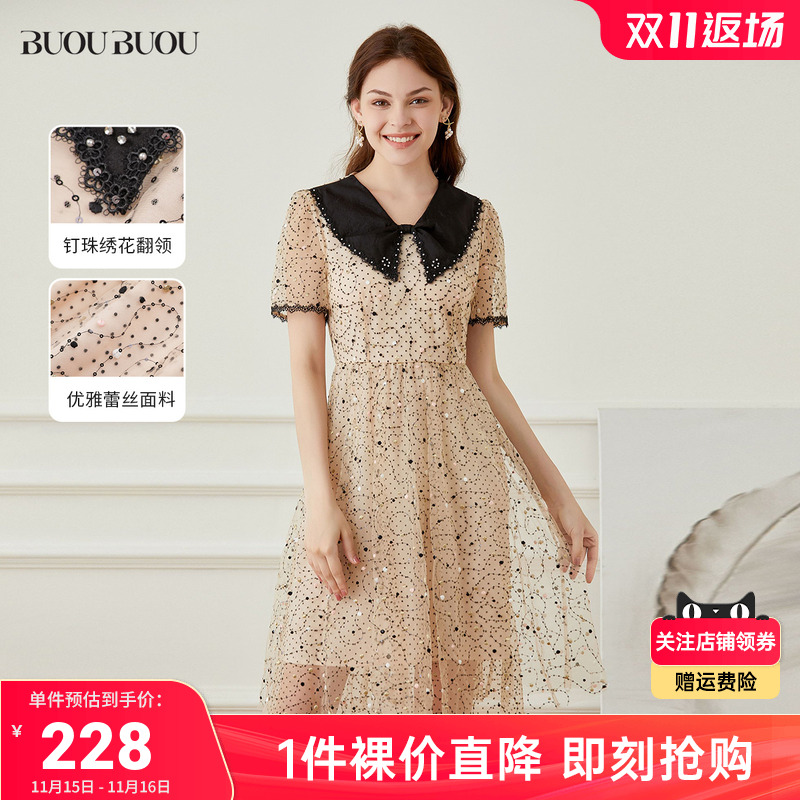 撞色翻领，优雅收腰，精美蕾丝