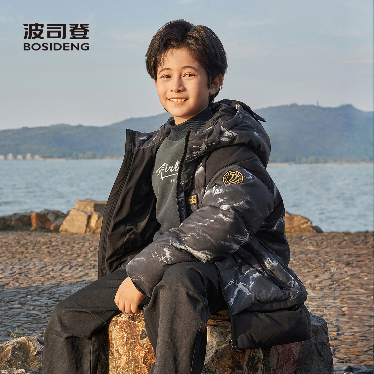 波司登冬季新款男女童同款羽绒服