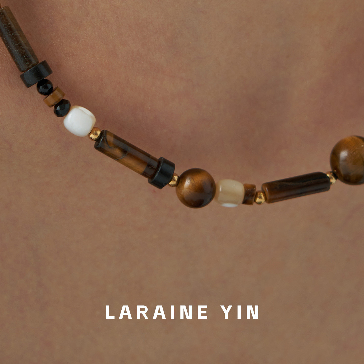 LARAINEYIN民族风虎眼石杏色白贝钛钢项链女高级感气质百搭锁骨链