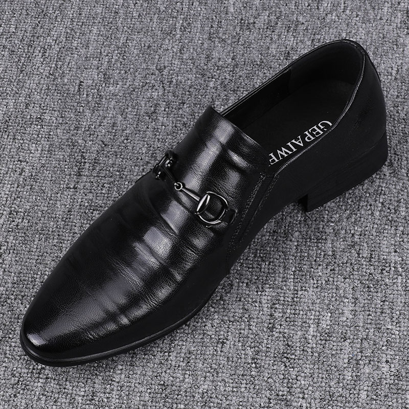 2025新款潮流英伦男士小尖头休闲皮鞋厚底百搭马衔扣商务真皮潮鞋