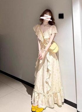 法式初恋荷叶边v领黄色碎花连衣裙女夏季新款温柔气质收腰长裙子