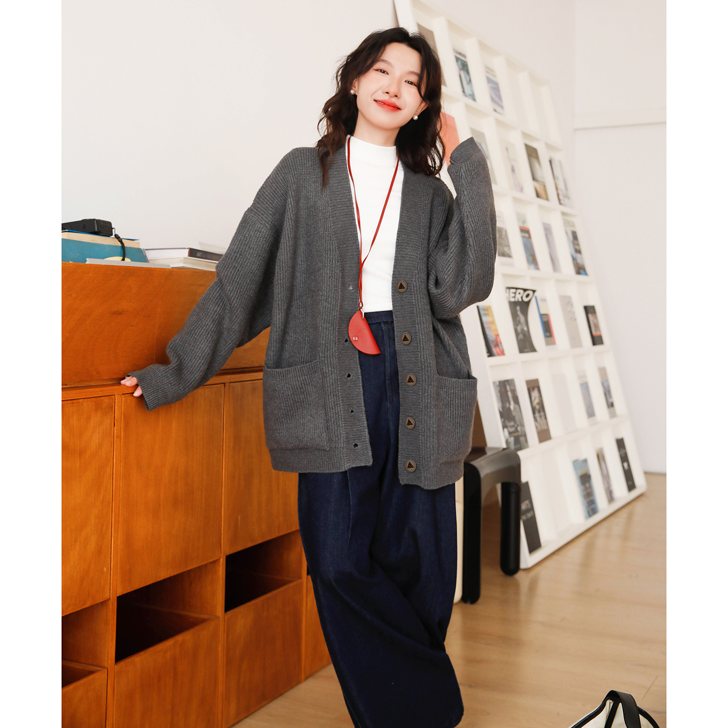 灰色V领毛衣外套女2025新款加厚慵懒风宽松中长款针织开衫秋冬季